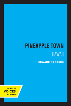 Paperback Pineapple Town: Hawaii Book