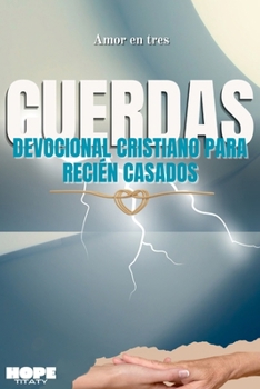 Paperback Amor en tres CUERDA: Devocional Cristiano para recién casados [Spanish] Book