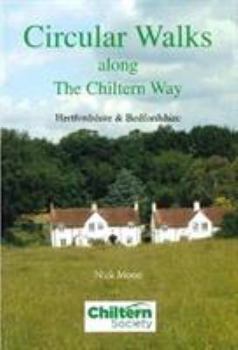 Paperback Circular Walks Along the Chiltern Way: Hertfordshire & Bedfordshire Book