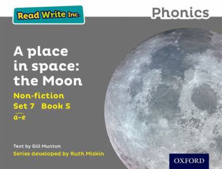 Paperback Read Write Inc. Phonics: A Place in Space: The Moon (Grey Set 7 Non-fiction 5) Book