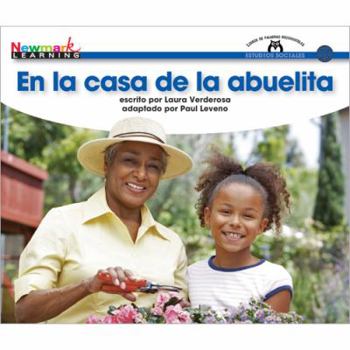 Paperback En La Casa de la Abuelita Shared Reading Book [Spanish] Book