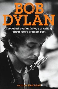 Paperback The Mammoth Book of Bob Dylan Book