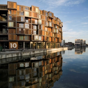 Hardcover Towards an Ecology of Tectonics: The Need for Rethinking Construction in Architecture Book