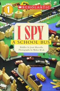 Hardcover I Spy a School Bus: Level 1 Book