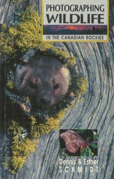 Paperback Photographing Wildlife in the Canadian Rockies Book