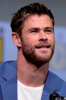 Paperback Chris Hemsworth: Journal - Diary - Notebook Book