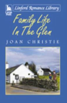 Paperback Family Life in the Glen [Large Print] Book