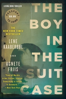 Paperback The Boy in the Suitcase Book