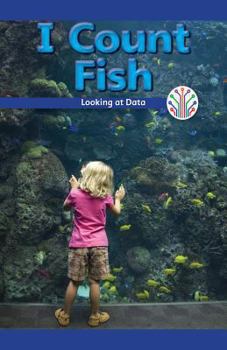 Paperback I Count Fish: Looking at Data Book