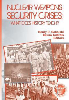 Paperback Nuclear Weapons Security Crises: What Does History Teach? Book