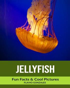 Paperback Jellyfish: Fun Facts & Cool Pictures Book