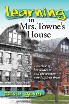 Paperback Learning in Mrs. Towne's House: A Teacher, Her Students, and the Woman Who Inspired Them Book