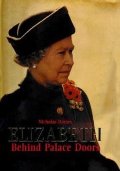 Hardcover Elizabeth: Behind palace doors Book