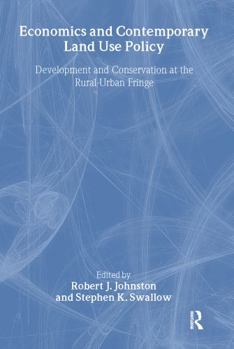 Paperback Economics and Contemporary Land Use Policy: Development and Conservation at the Rural-Urban Fringe Book