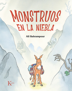 Paperback Monstruos En La Niebla / Monsters in the Mist [Spanish] Book