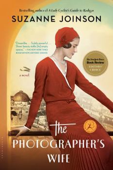Paperback The Photographer's Wife Book
