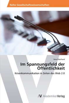 Paperback Im Spannungsfeld der Öffentlichkeit [German] Book