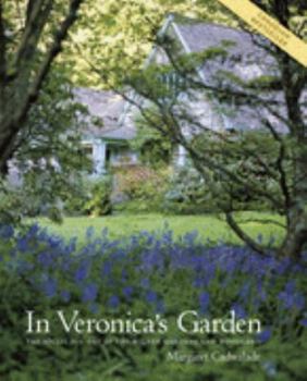 Paperback In Veronica's Garden: The Social History of the Milner Gardens and Woodland Book