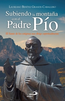 Paperback Subiendo la montaña con el Padre Pío [Spanish] Book