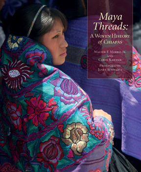 Paperback Maya Threads: A Woven History of Chiapas Book