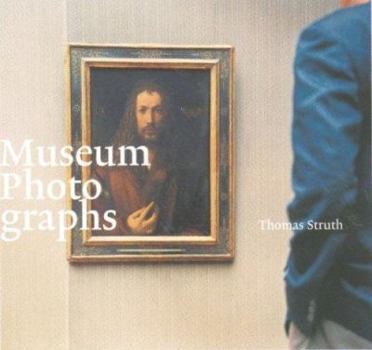 Paperback Museum Photographs [French] Book