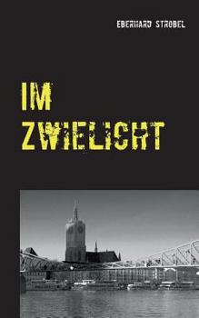 Paperback Im Zwielicht [German] Book