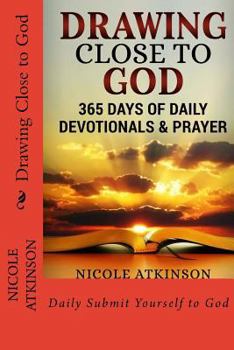 Paperback Drawing Close to God: 365 Days of Daily Devotionals & Prayer Book