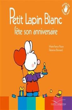 Paperback Petit Lapin Blanc fête son anniversaire [French] Book