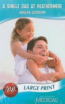 Hardcover A Single Dad At Heathermere [Large Print] Book