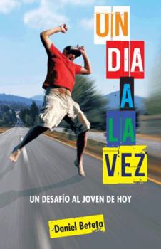 Paperback Un Dia a la Vez: Un Desafio Al Joven de Hoy [Spanish] Book