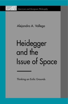 Paperback Heidegger and the Issue of Space: Thinking on Exilic Grounds Book