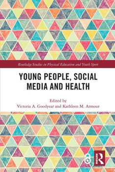 Paperback Young People, Social Media and Health Book