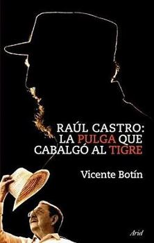 Paperback Raul Castro, La pulga que cabalgo al tigre Book