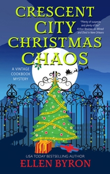 Hardcover Crescent City Christmas Chaos [Large Print] Book