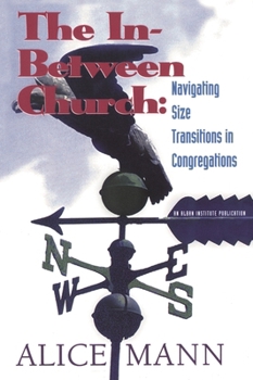 Paperback In-Between Church: Navigating Size Transitions in Congregations Book