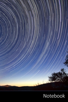 Notebook: Sternspuren, Nacht, Lange Belichtungszeiten, Sternenlicht Notizbuch / persönliches Tagebuch / Schreibheft / Logbuch / Planer / Vokabelheft / ... Seiten mit Datumslinie, glänzendes Cov