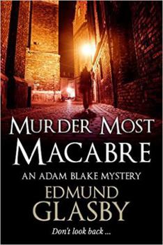 Paperback A Murder Most Macabre [Large Print] Book