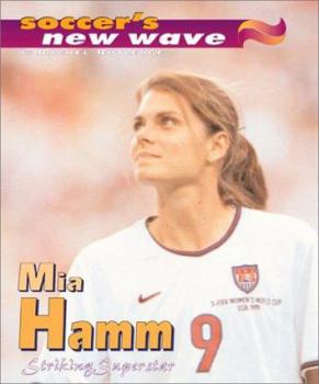 Paperback Mia Hamm: Striking Superstar Book