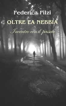 Paperback Oltre la nebbia: Incontro con il passato [Italian] Book