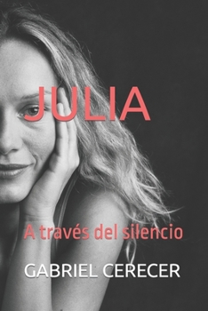 Paperback Julia: A través del silencio [Spanish] Book