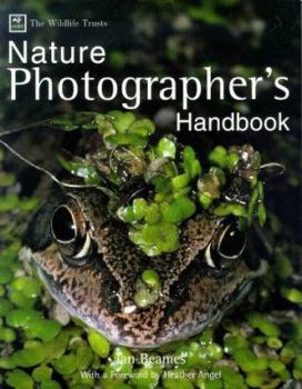 Paperback The Wildlife Trusts Nature Photographer's Handbook Book