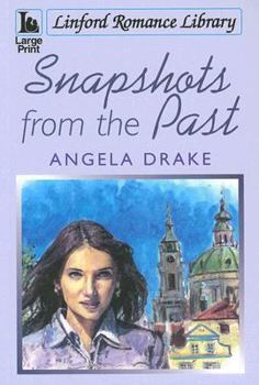 Paperback Snapshots from the Past [Large Print] Book