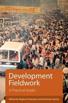 Paperback Development Fieldwork: A Practical Guide Book