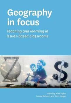 Paperback Geography in focus: Teaching and learning in issues-based classsrooms [Large Print] Book