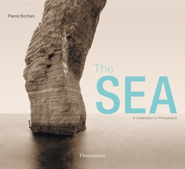 Paperback The Sea: A Celebration in Photographs Book