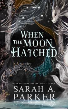 Paperback When the Moon Hatched Book