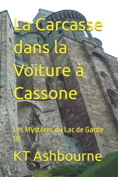 Paperback La Carcasse dans la Voiture à Cassone: Les Mystères du Lac de Garde 18 [French] Book