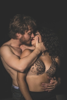 Paperback Un amore "atipico": Luca &Sara [Italian] Book