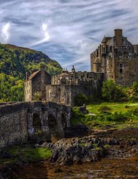 Paperback The Haunting of Donan Castle Book