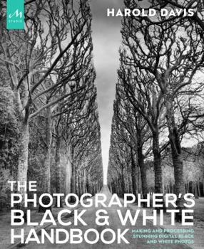 Hardcover The Photographer's Black and White Handbook: Making and Processing Stunning Digital Black and White Photos Book